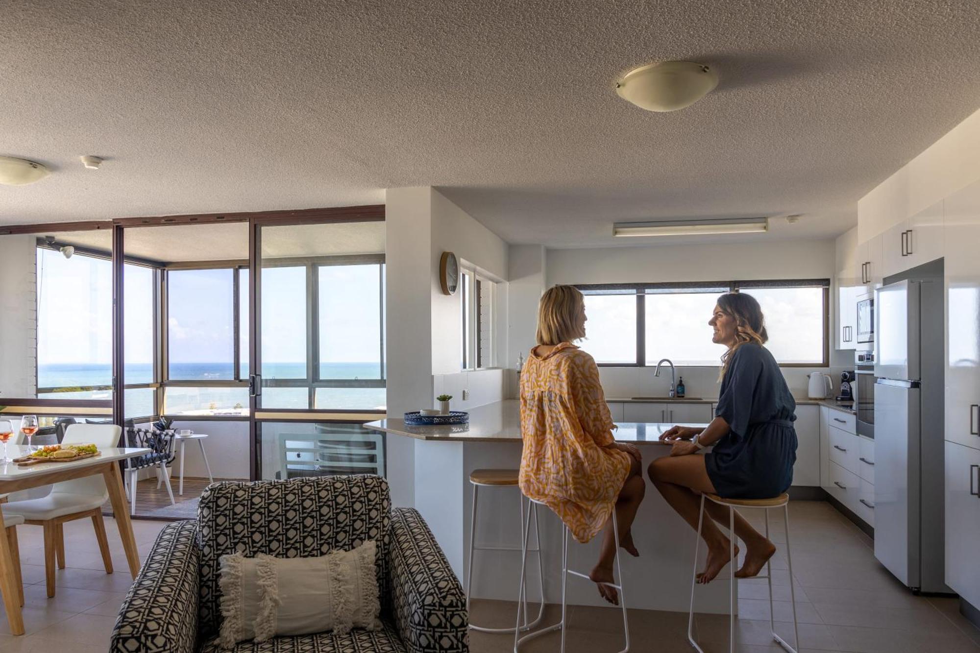 Breezy Kings Beach With Ocean Views Caloundra