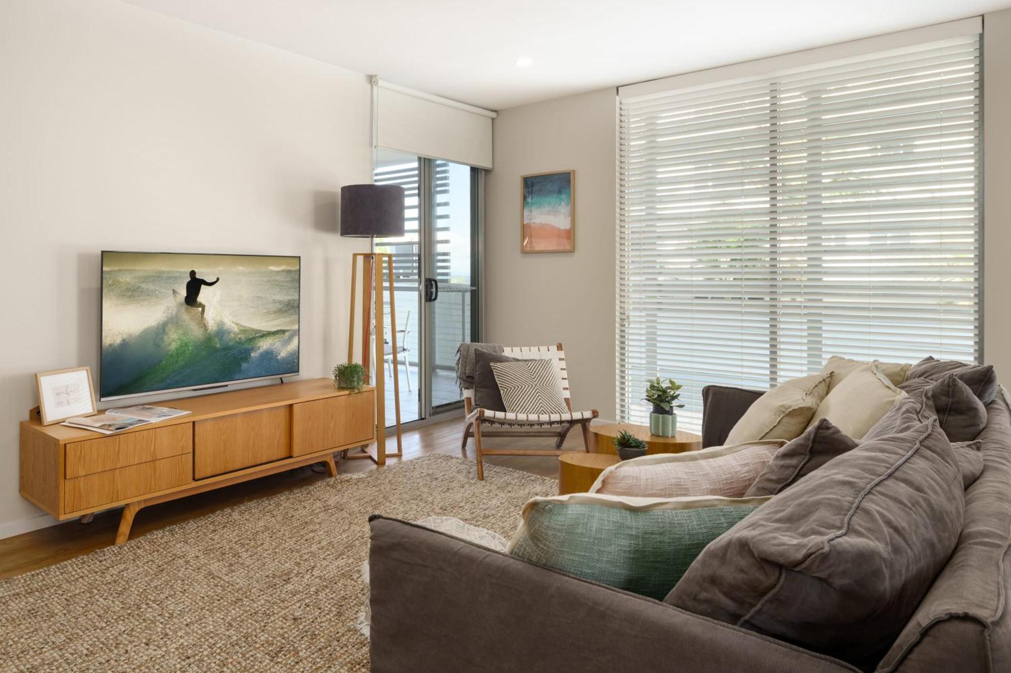 Ocean Breeze Retreat: Kings Coastal Apartment *
