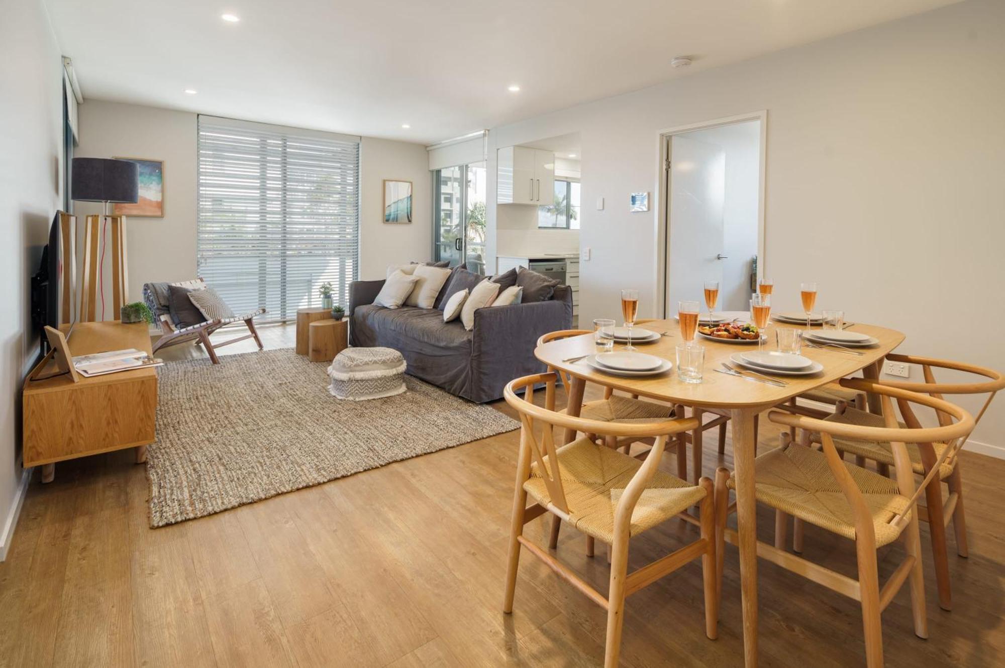 Ocean Breeze Retreat: Kings Coastal Apartment Caloundra