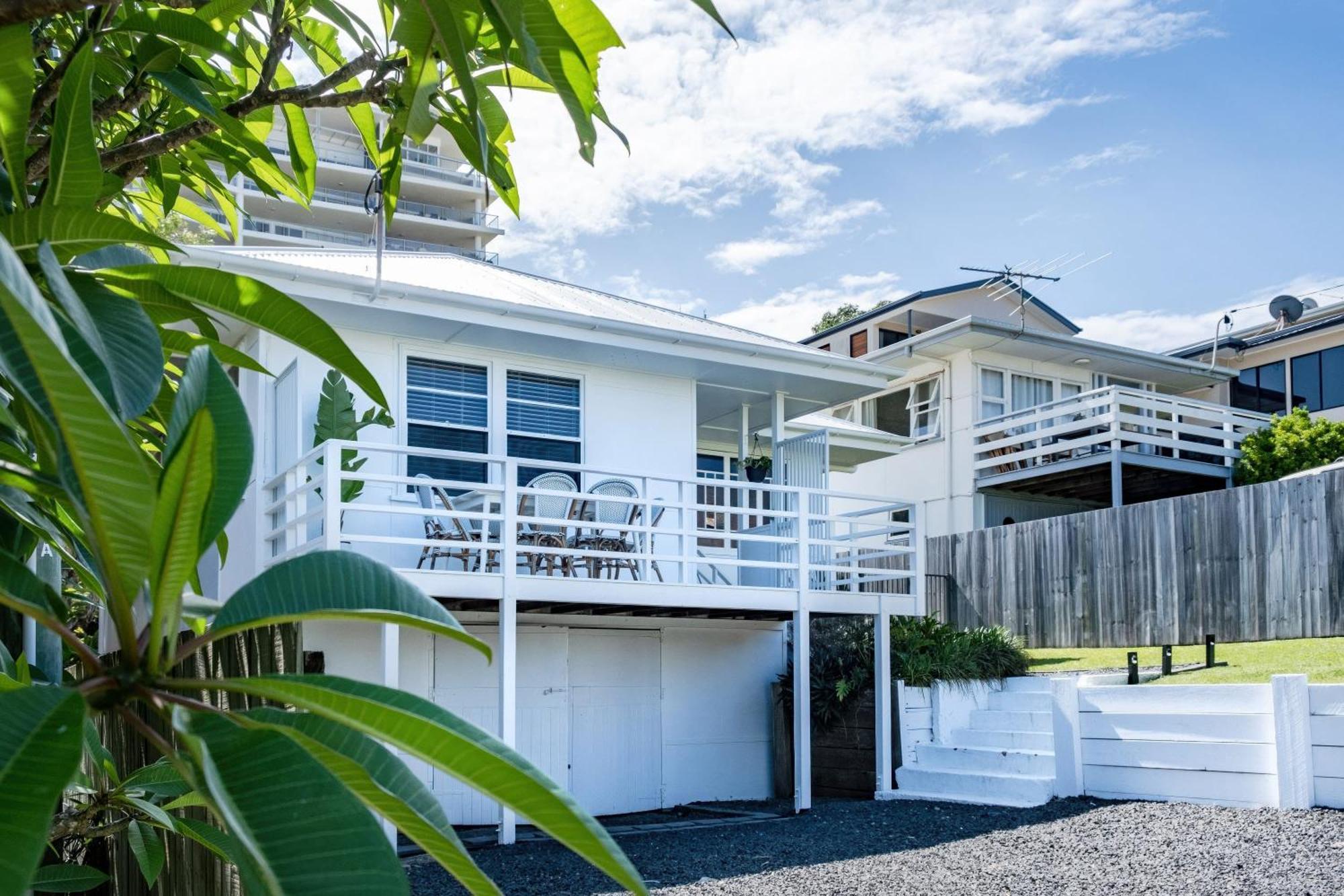 Kings Coastal Getaway, Bring The Dog! Holiday home Caloundra