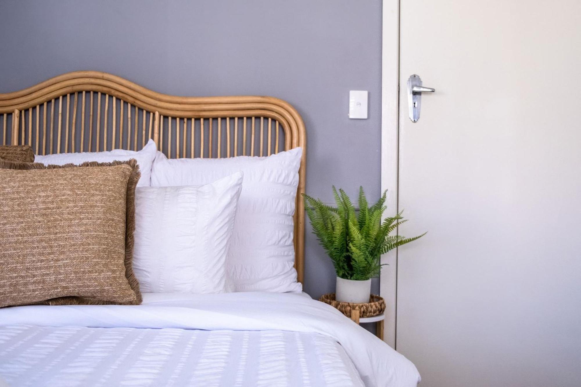 Kings Coastal Getaway, Bring The Dog! Holiday home Caloundra