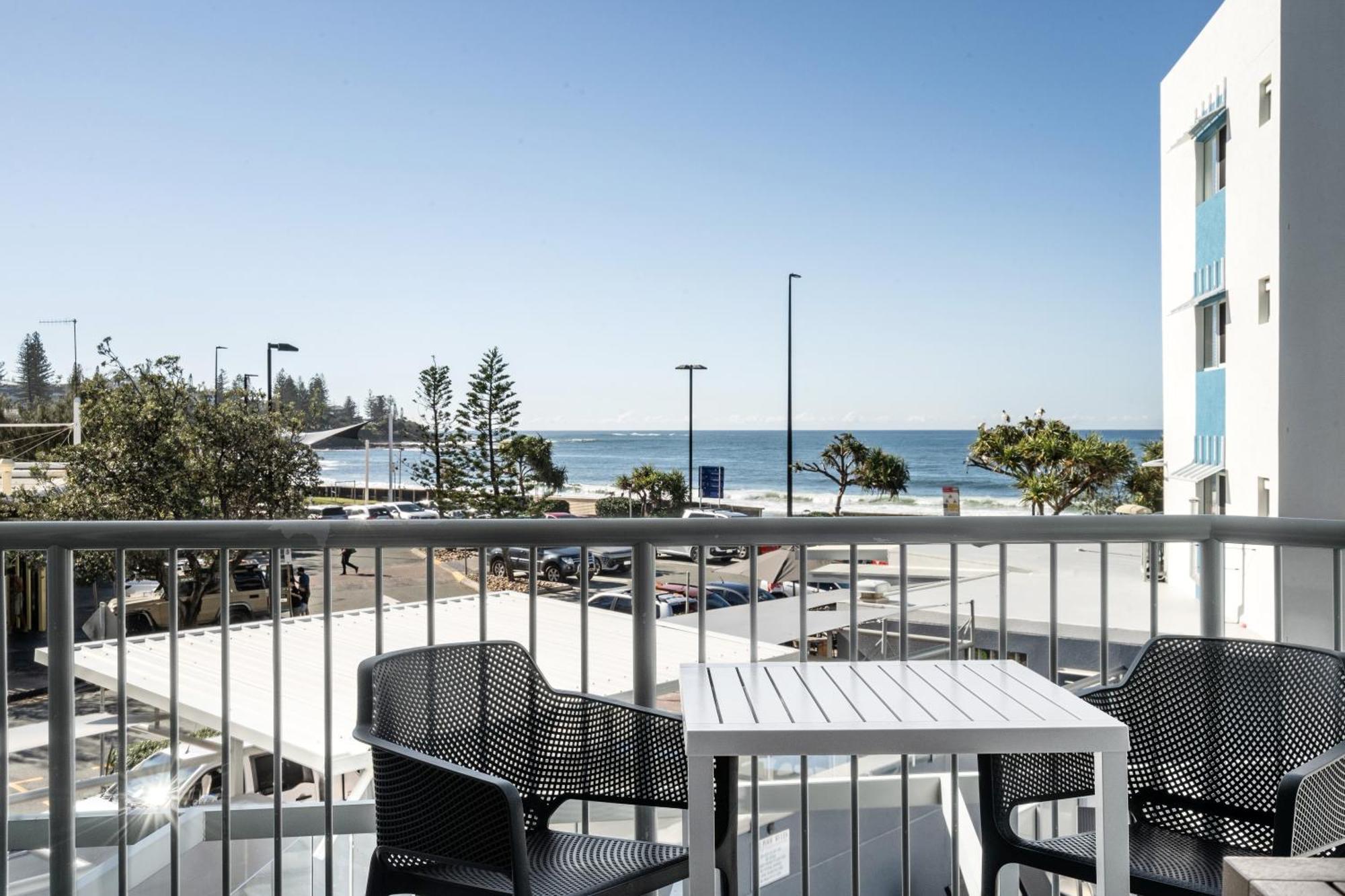 Rolling Surf Caloundra