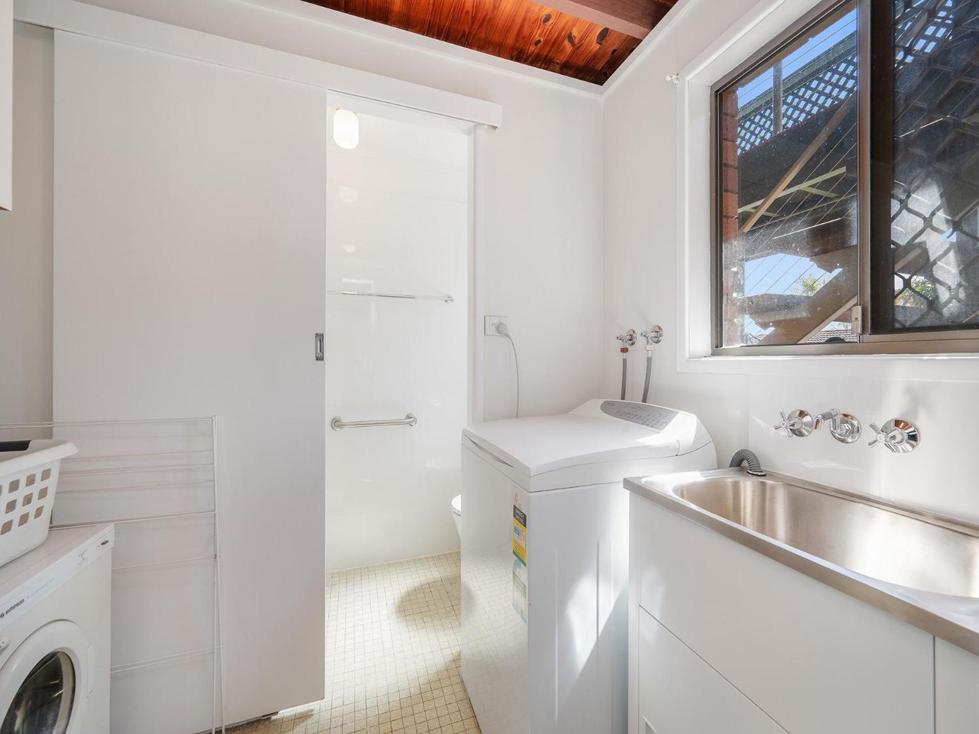 Holiday home 9 Rowell Street Battery Hill Qld Caloundra