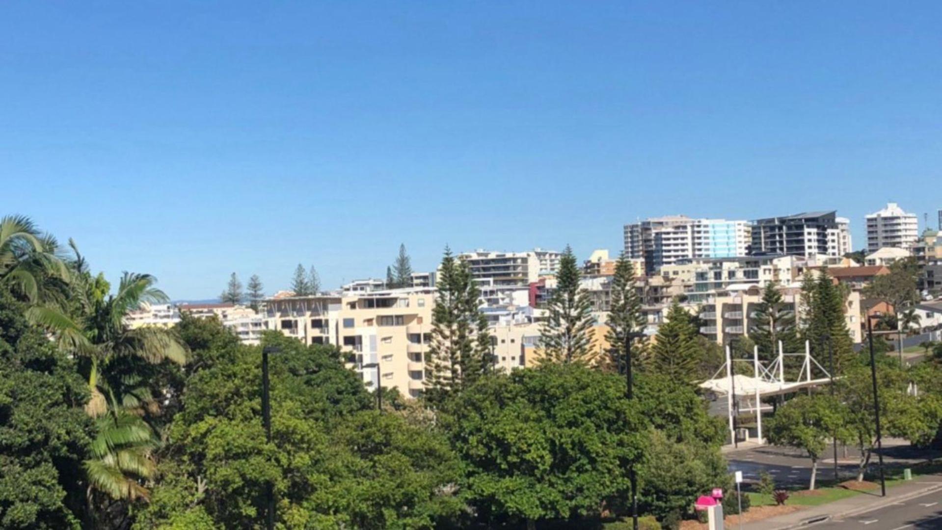 Beachside Court Unit 9 *