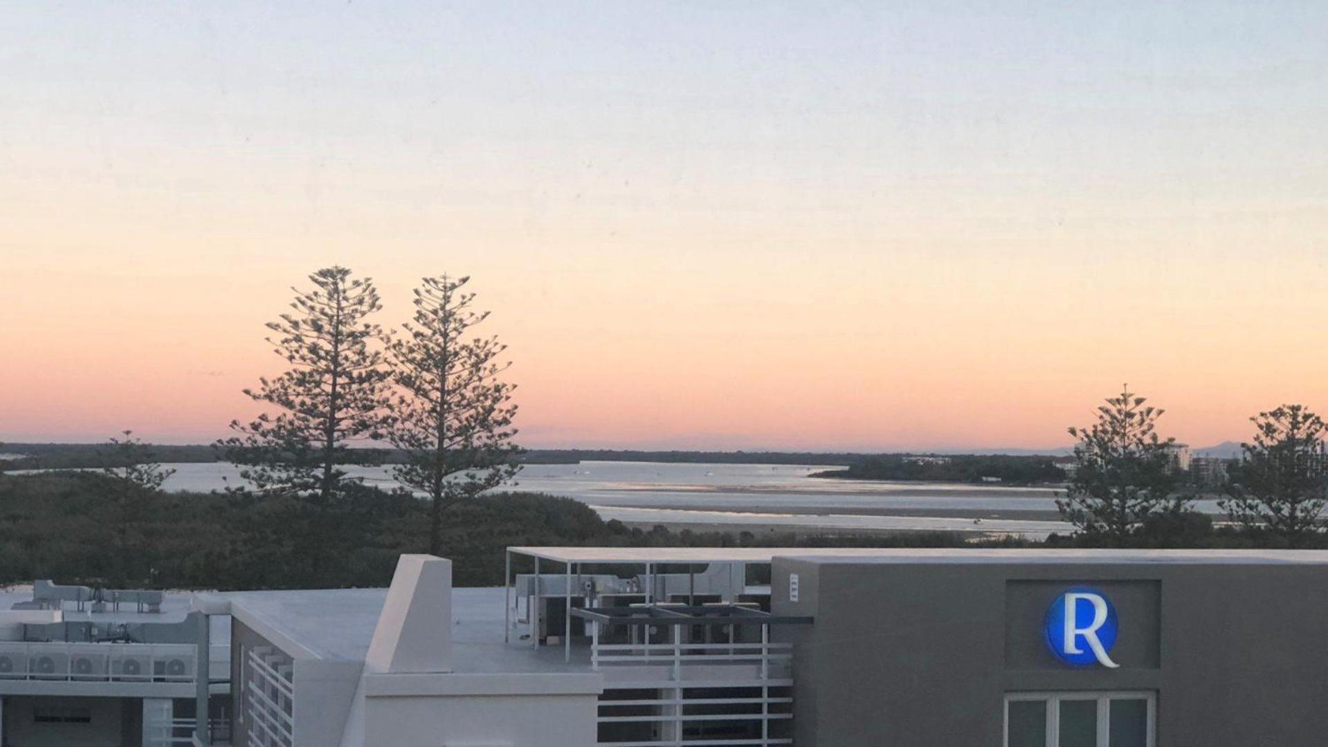 Centrepoint Unit 27 * Caloundra