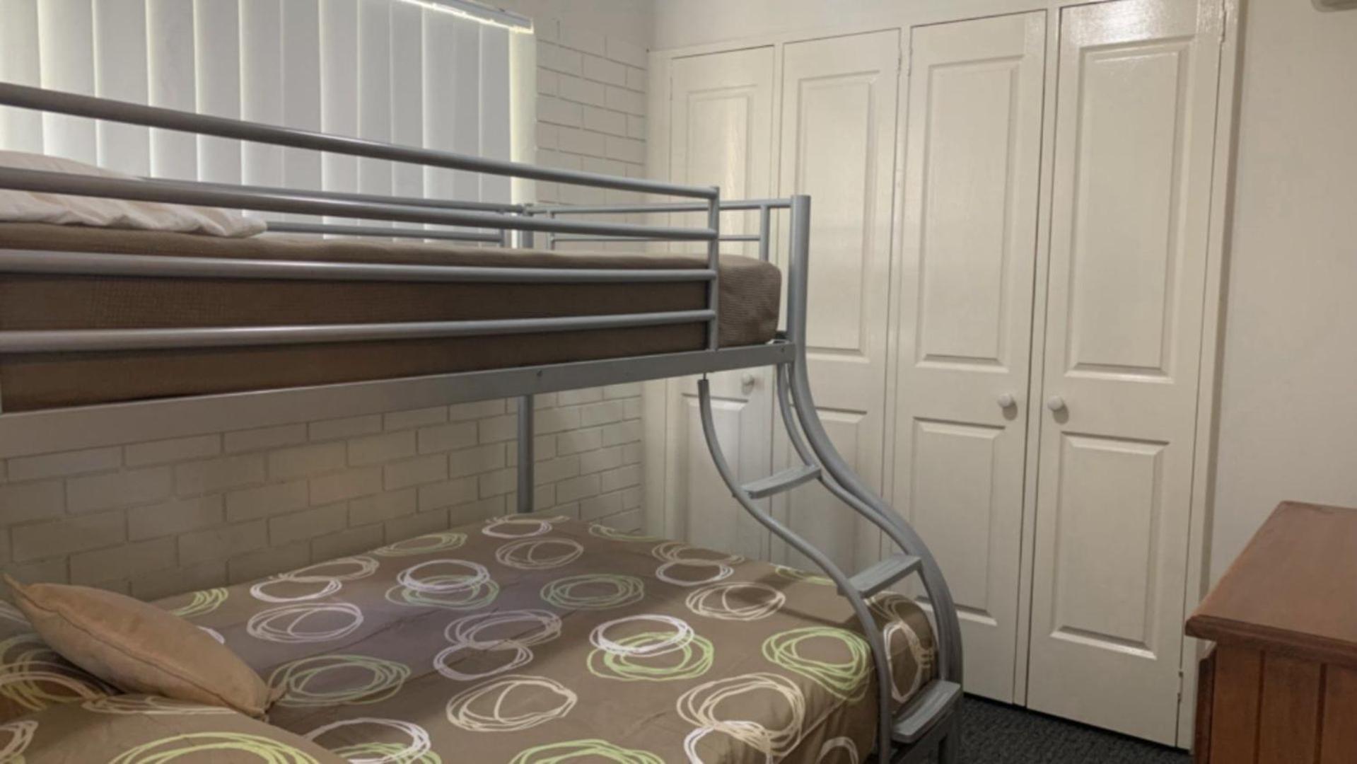 Apartment Beachside Court Unit 9 *