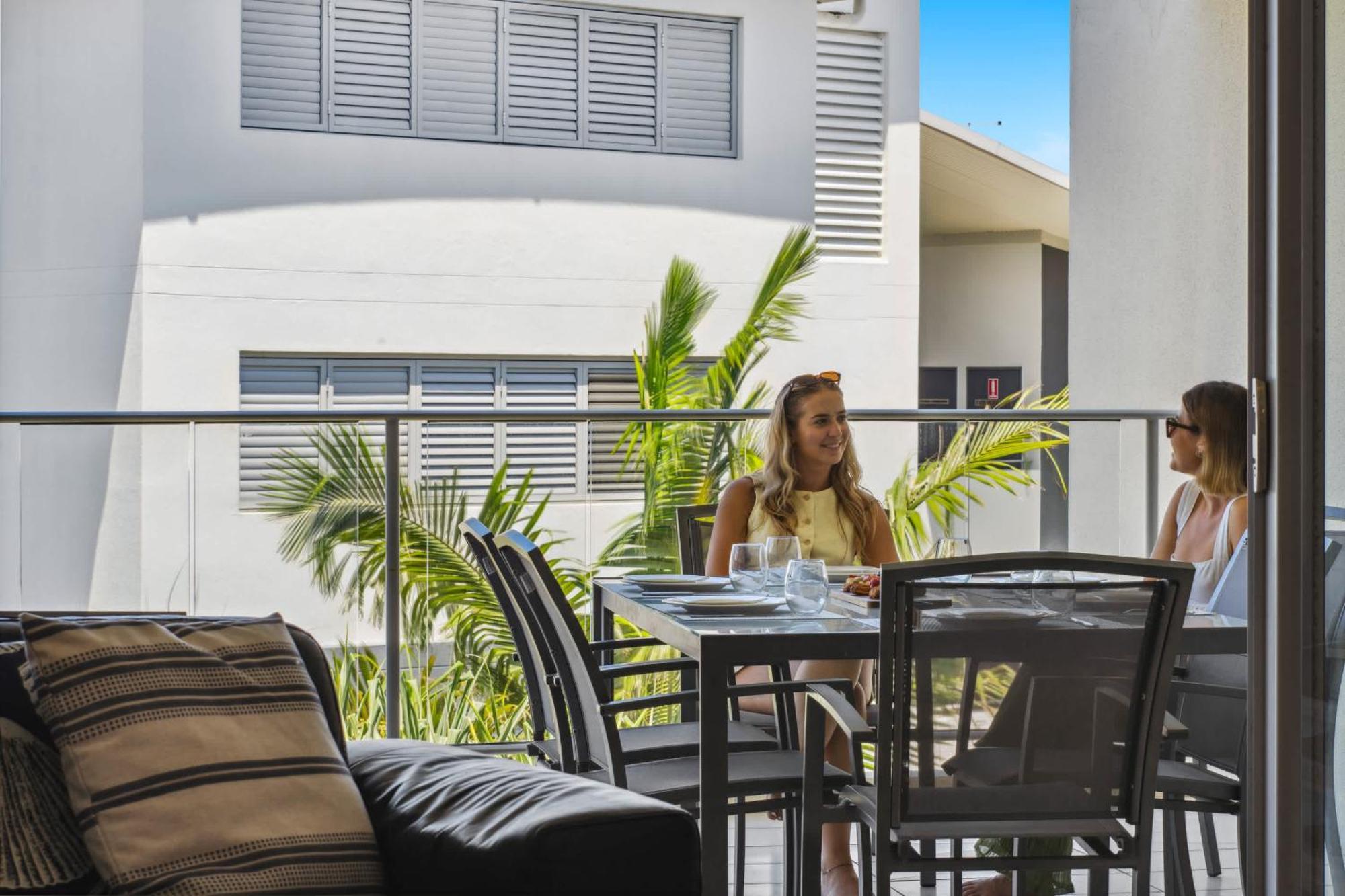 Apartment Seaside Serenity - Ocean Views Caloundra