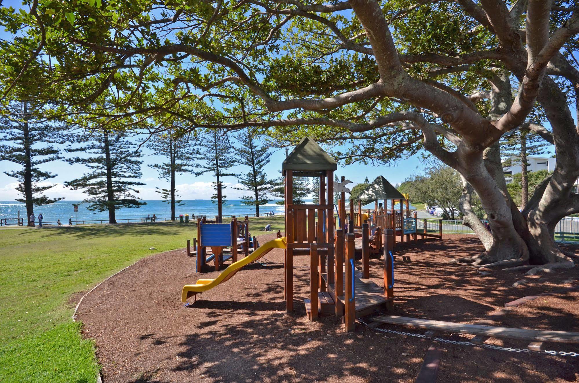 Raintrees Moffat Beach Aparthotel 3*