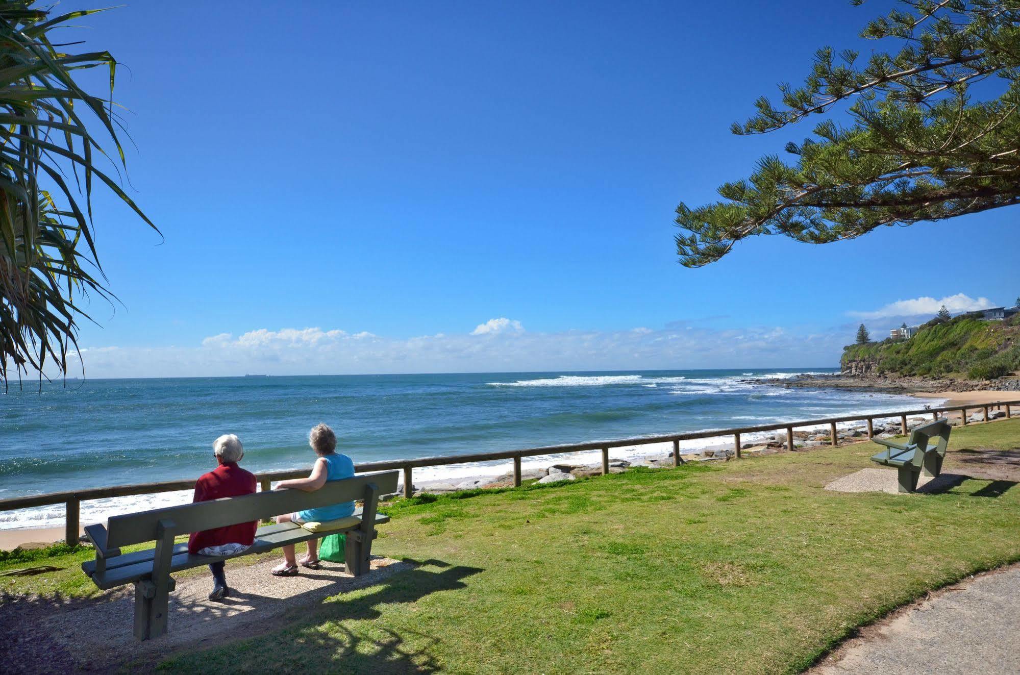 Raintrees Moffat Beach Aparthotel