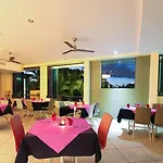 Caloundra Central Apartment Hotel Official