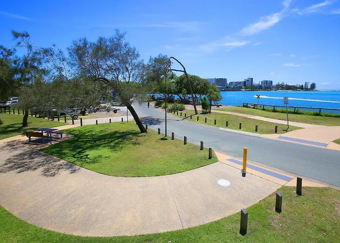 Golden Shores Unit 1 21 Landsborough Parade