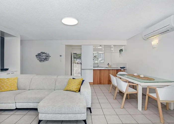 Beachcomber Unit 4 7 Dingle Ave