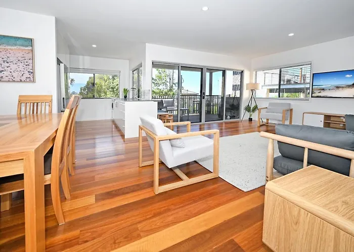 Spacious New 2 Bedroom Kings Beach Townhouse Zf2