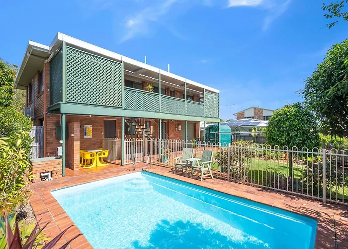 9 Rowell Street Battery Hill Qld