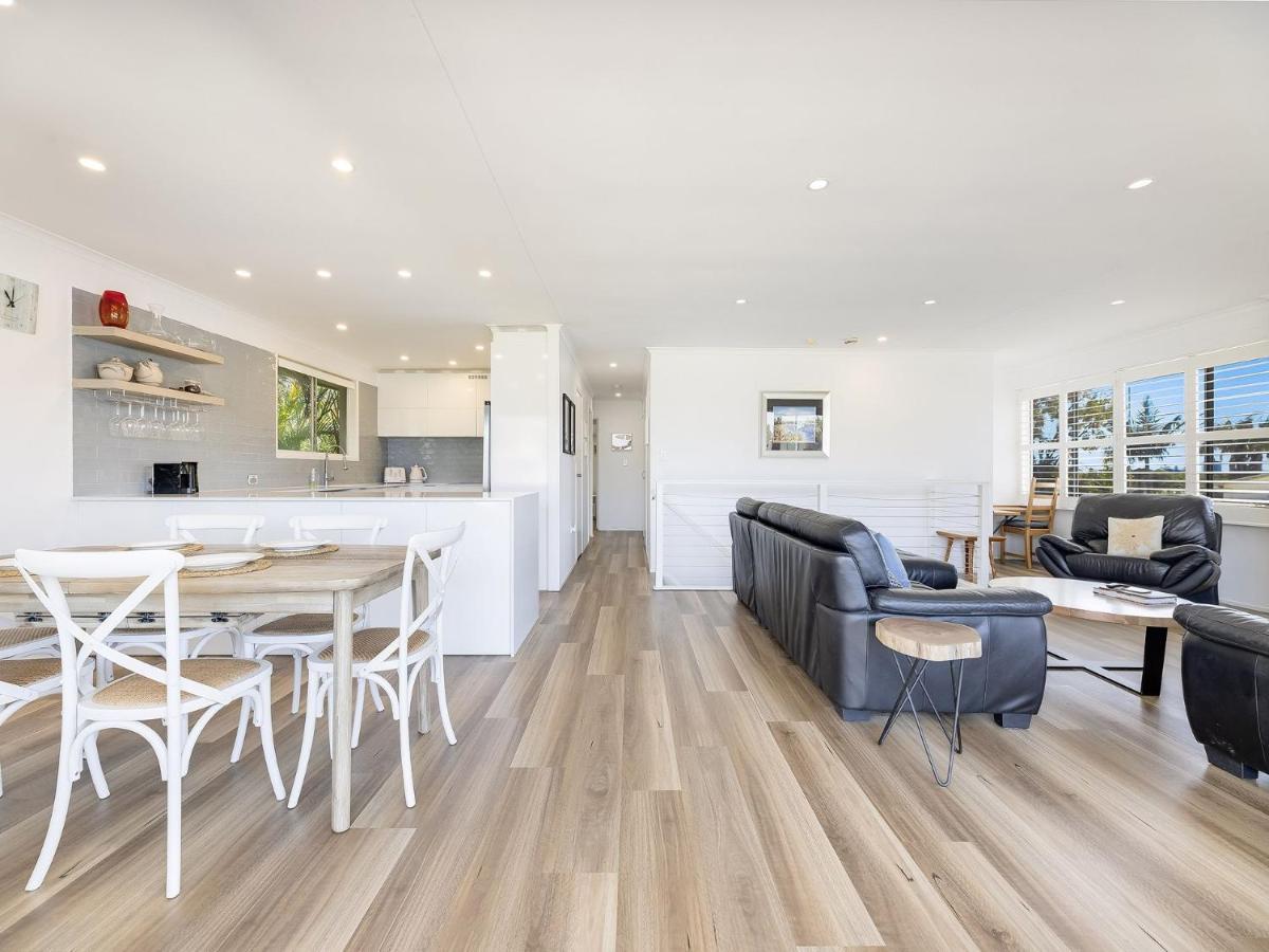 1 Rowell Street Battery Hill Qld Holiday home Caloundra