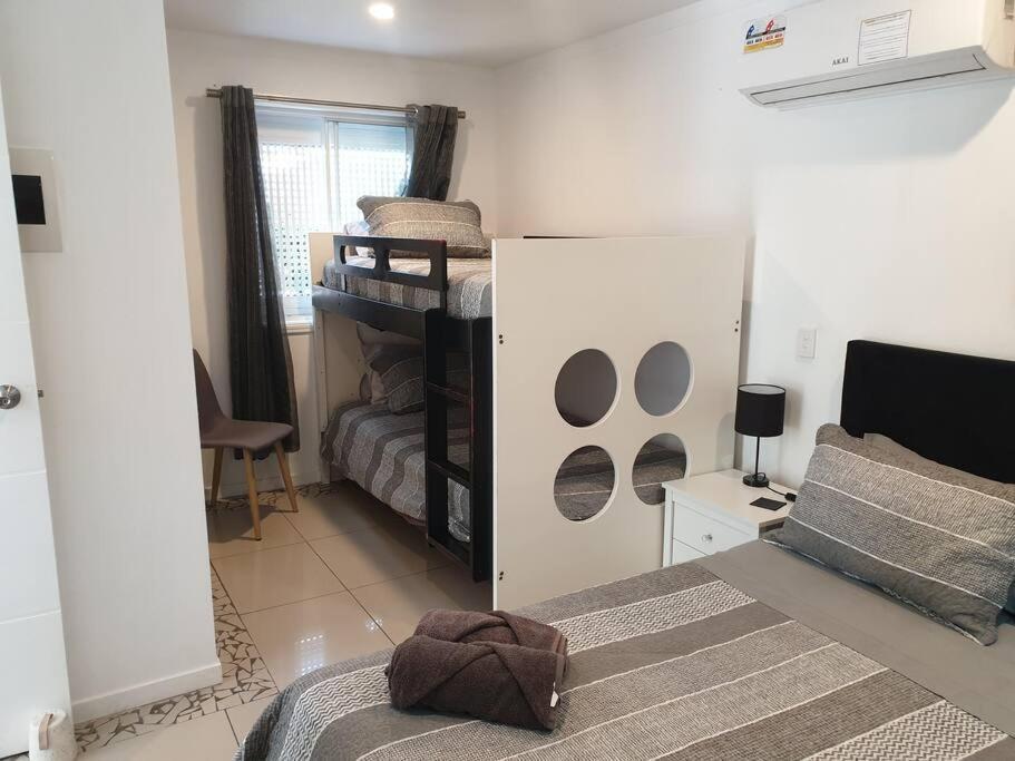 One Br With Private Courtyard Sleeps 4 People Pet Friendly 950 Metres From The Beach