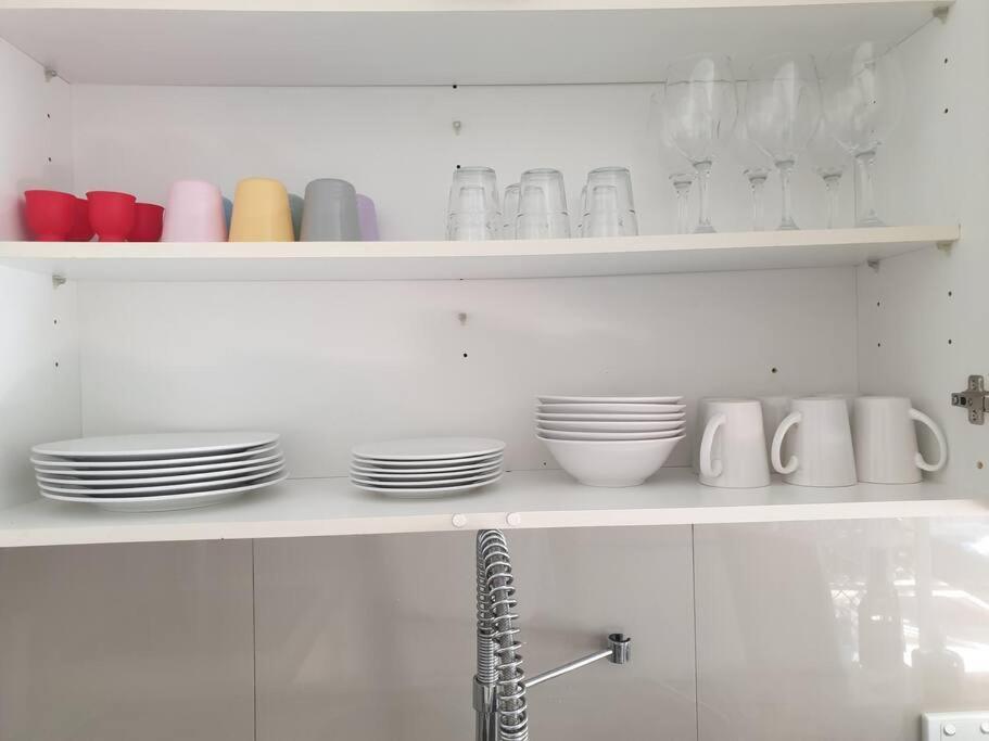 One Br With Private Courtyard Sleeps 4 People Pet Friendly 950 Metres From The Beach Caloundra