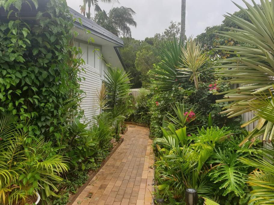 One Br With Private Courtyard Sleeps 4 People Pet Friendly 950 Metres From The Beach
