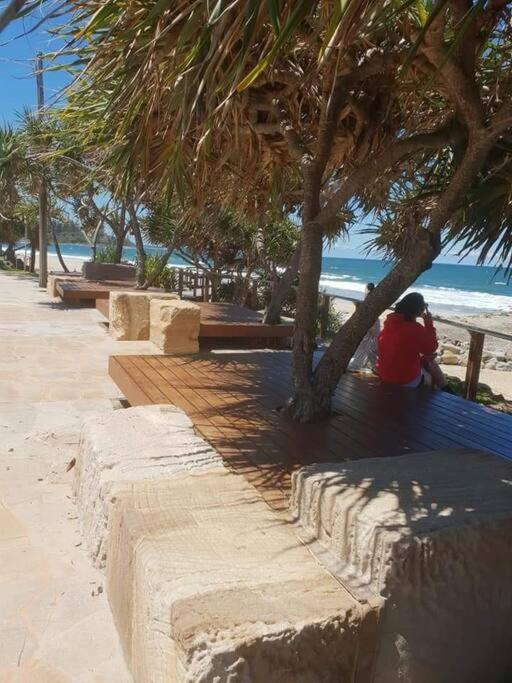One Br With Private Courtyard Sleeps 4 People Pet Friendly 950 Metres From The Beach Apartment Caloundra