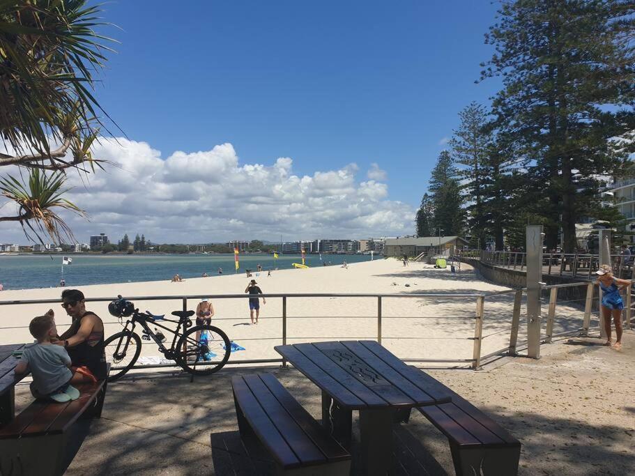 Apartment One Br With Private Courtyard Sleeps 4 People Pet Friendly 950 Metres From The Beach Caloundra