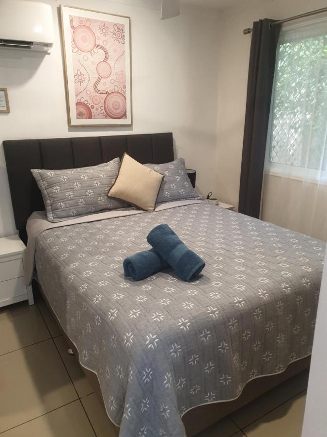 One Br With Private Courtyard Sleeps 4 People Pet Friendly 950 Metres From The Beach Caloundra