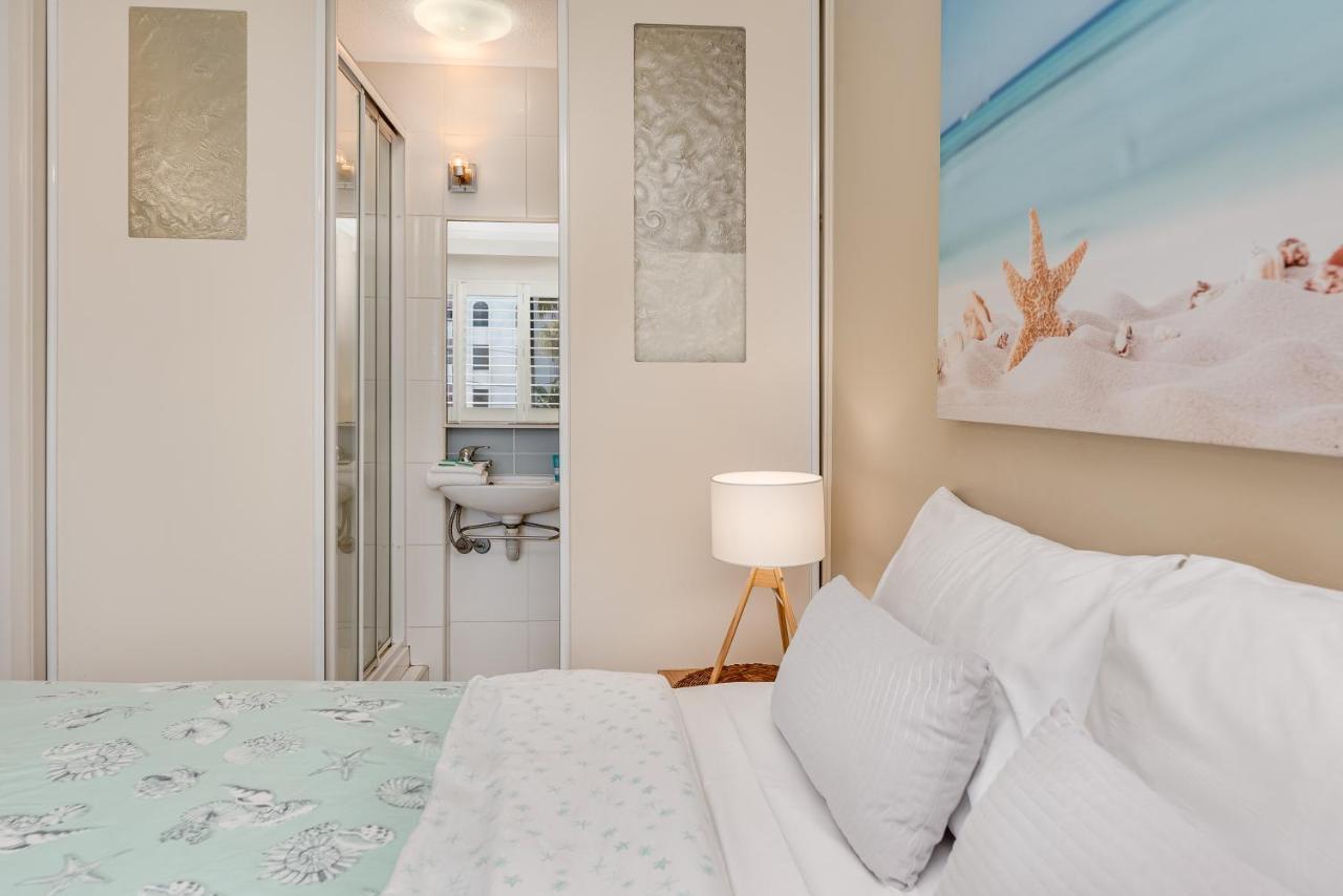 Joanne 3* Caloundra