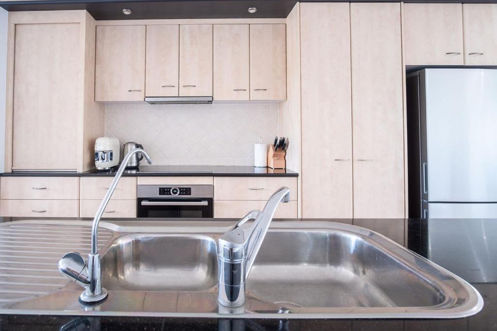 Stones Throw To Shelly Beach, Pet Friendly! Caloundra