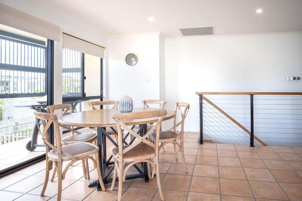 Holiday home Stones Throw To Shelly Beach, Pet Friendly!