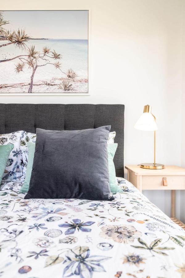 Stones Throw To Shelly Beach, Pet Friendly! Caloundra