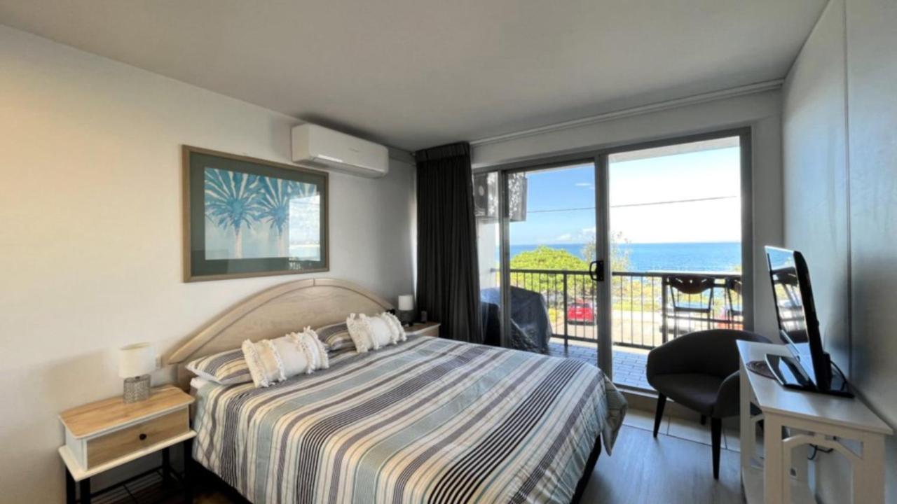 Apartment Waterfront, Excellent Ocean & Shipping Lane View Caloundra