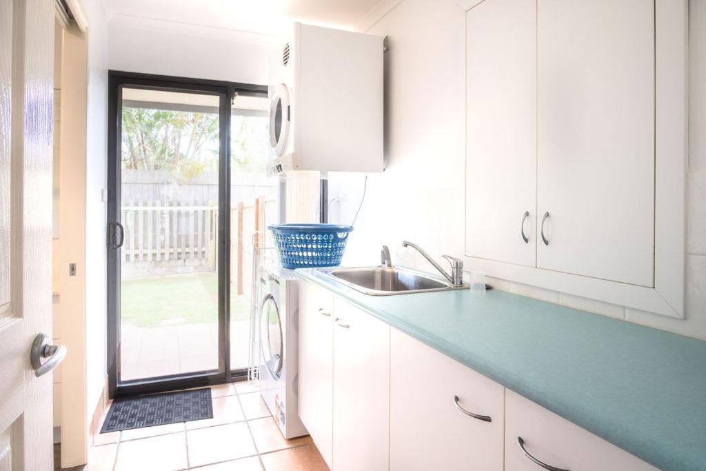 Holiday home Stones Throw To Shelly Beach, Pet Friendly! Caloundra