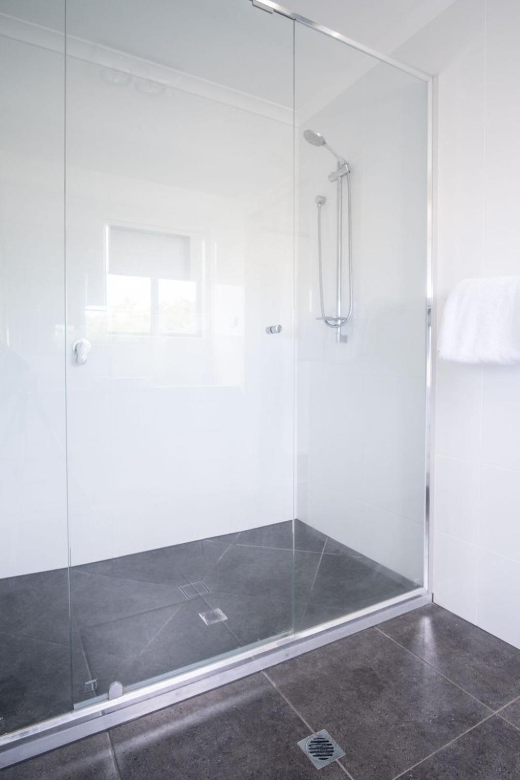Stones Throw To Shelly Beach, Pet Friendly! Caloundra