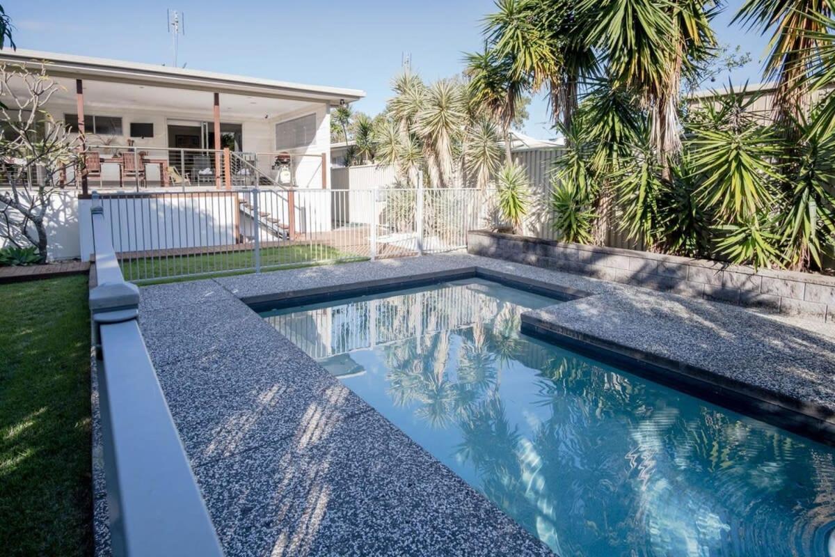 Moffat Beach, Large Families & Friends Unite Here! Holiday home