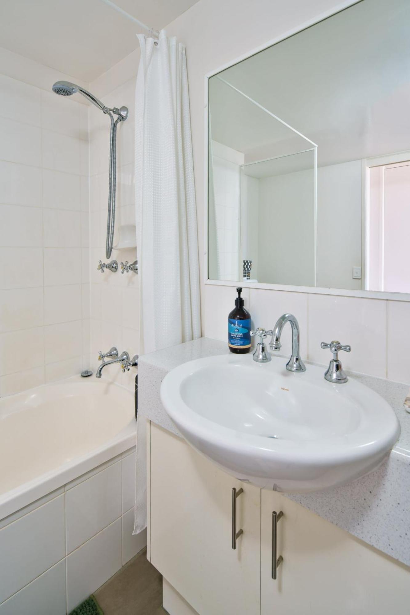 Kokomo Coastal Charm In Happy Valley Apartment