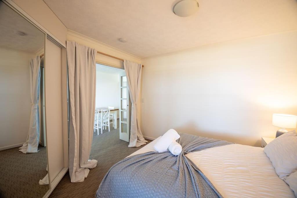 Apartment Style Oasis, 2 Bedroom, 2 Bath, Sleeps 6 *