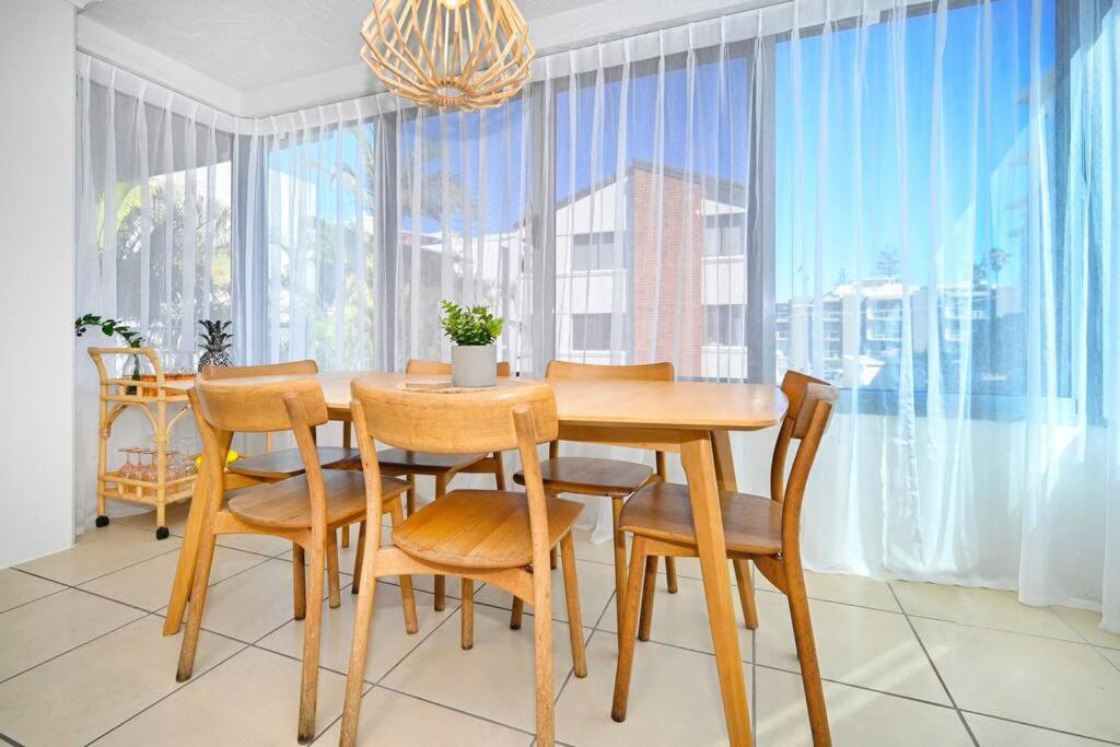 Kings - Beachfront Bliss Apartment Caloundra