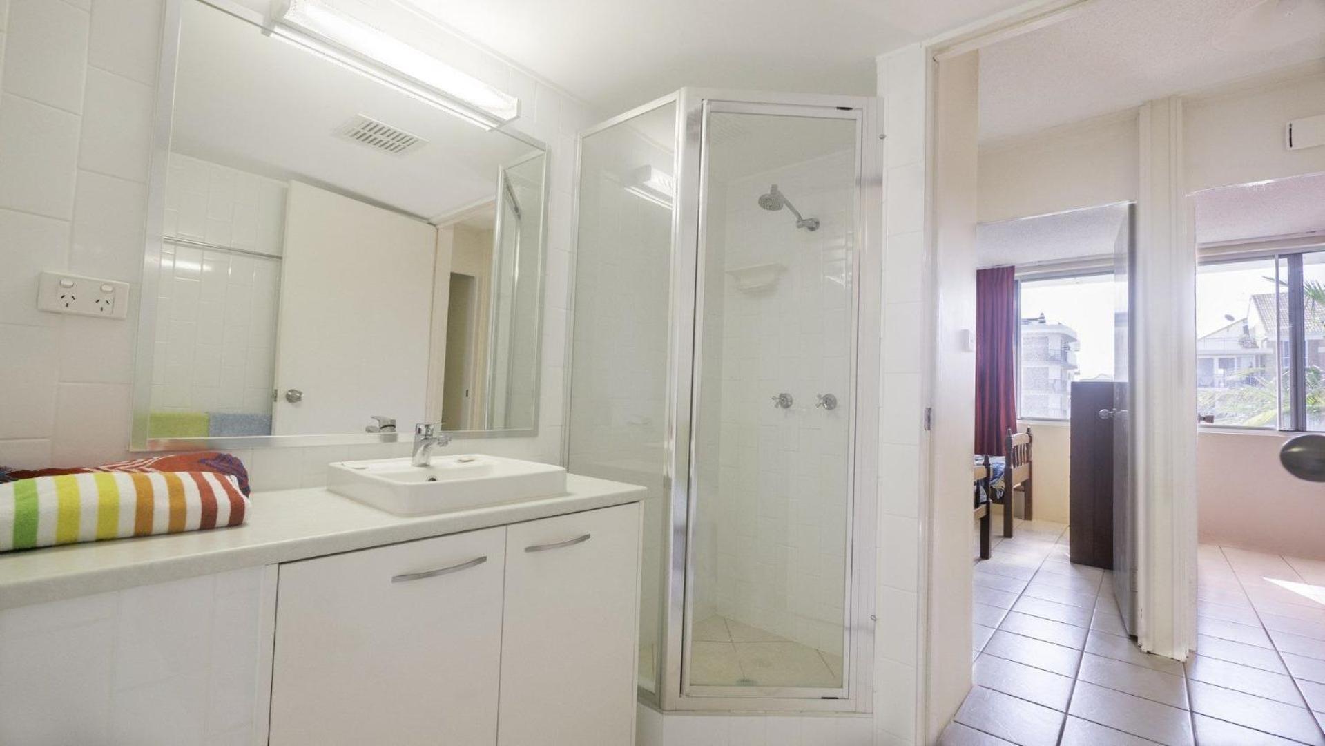 Monterey Unit 16 27 Warne Terrace Kings *