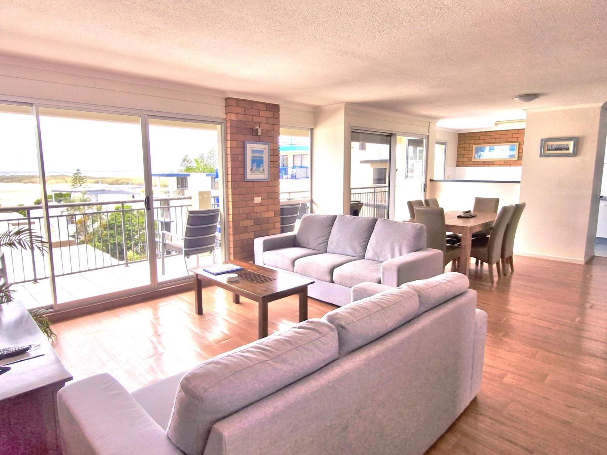 Joanne 3* Caloundra