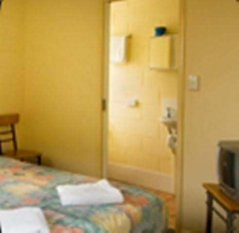 Backpackers * Caloundra